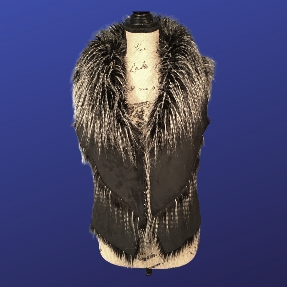 𝅺MYTHOLOGY Faux Suede/Faux Fur VEST, BLACK, Women's Size Small, NWOT